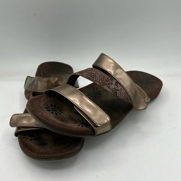 Vionic Shoes - metallic & brown Vionic sandals size 9